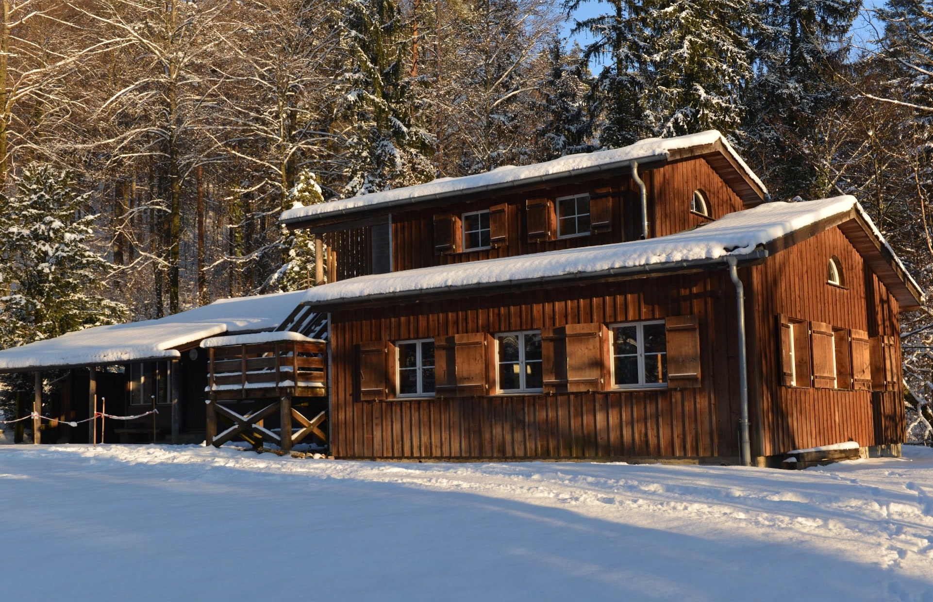 Pfadihütte im Schnee
